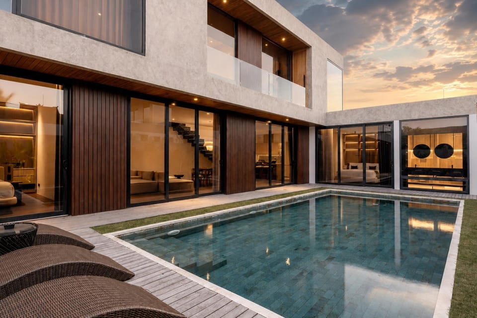 Pool view, Swimming pool, sunbed