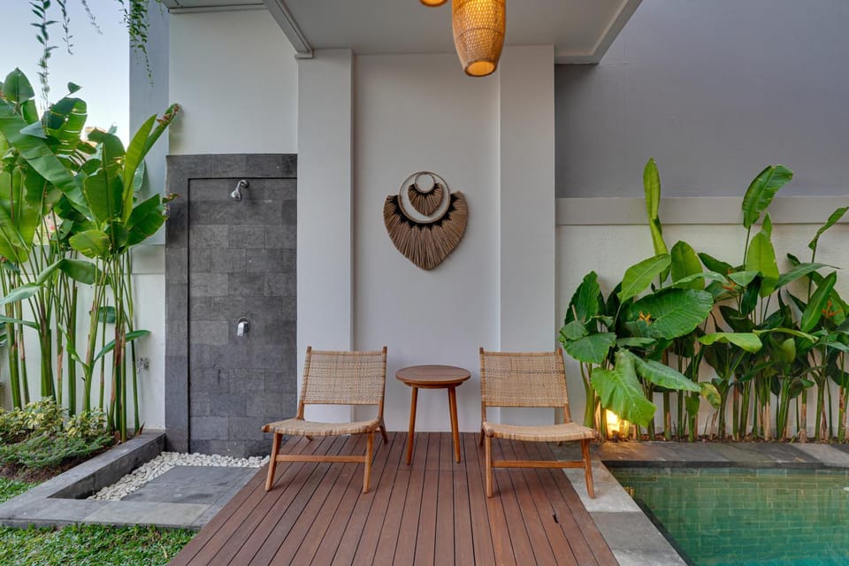 Seating area, Pool view, Swimming pool