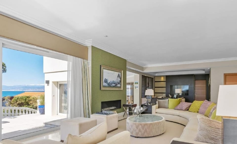 Villa with stunning sea views on prestigious area Villa in Antibes