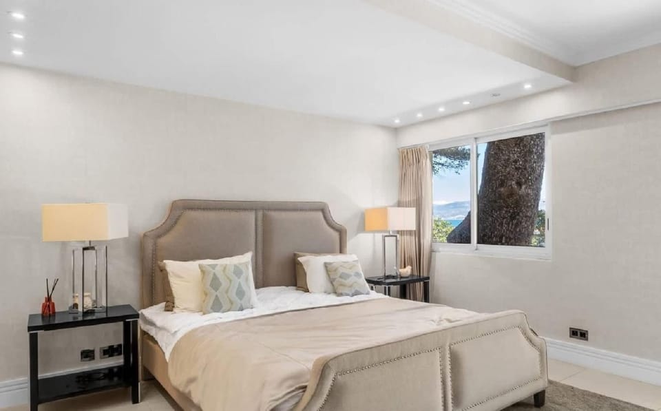 Villa with stunning sea views on prestigious area Villa in Antibes