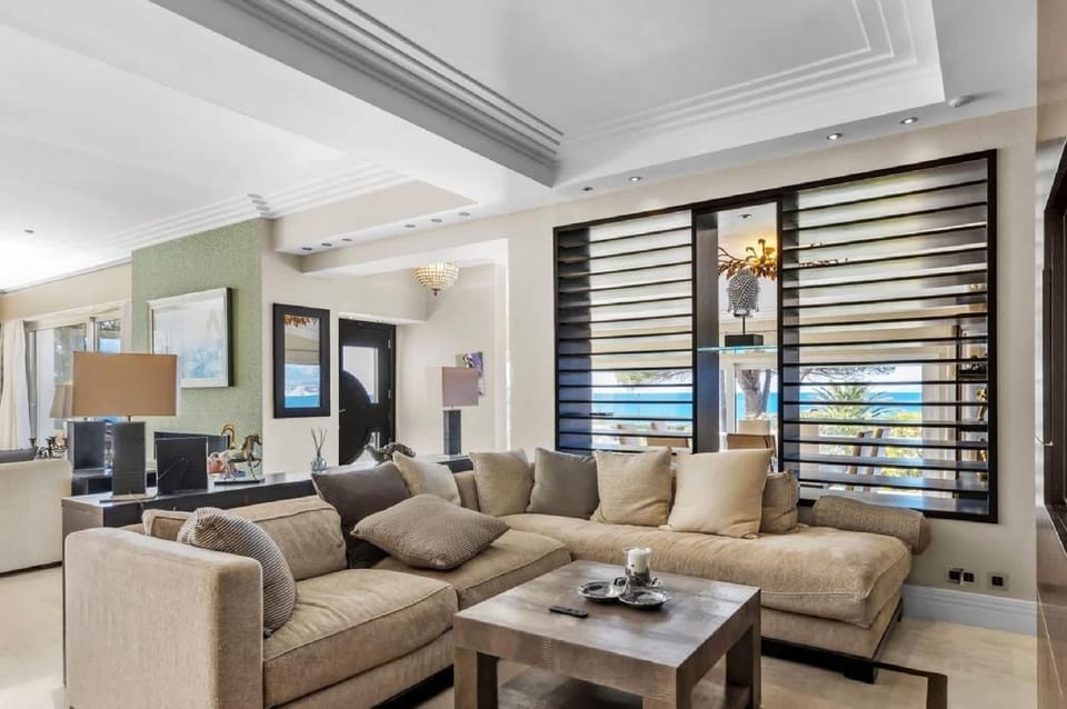 Villa with stunning sea views on prestigious area Villa in Antibes