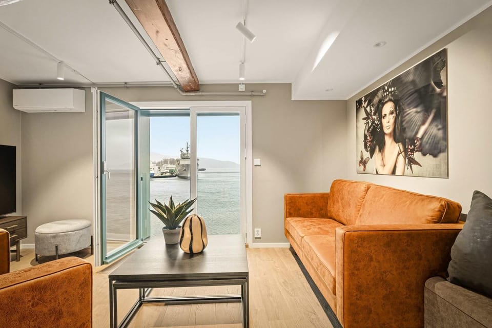 4BR Harbour with Sea View SKB17-201 Apartment in Bergen