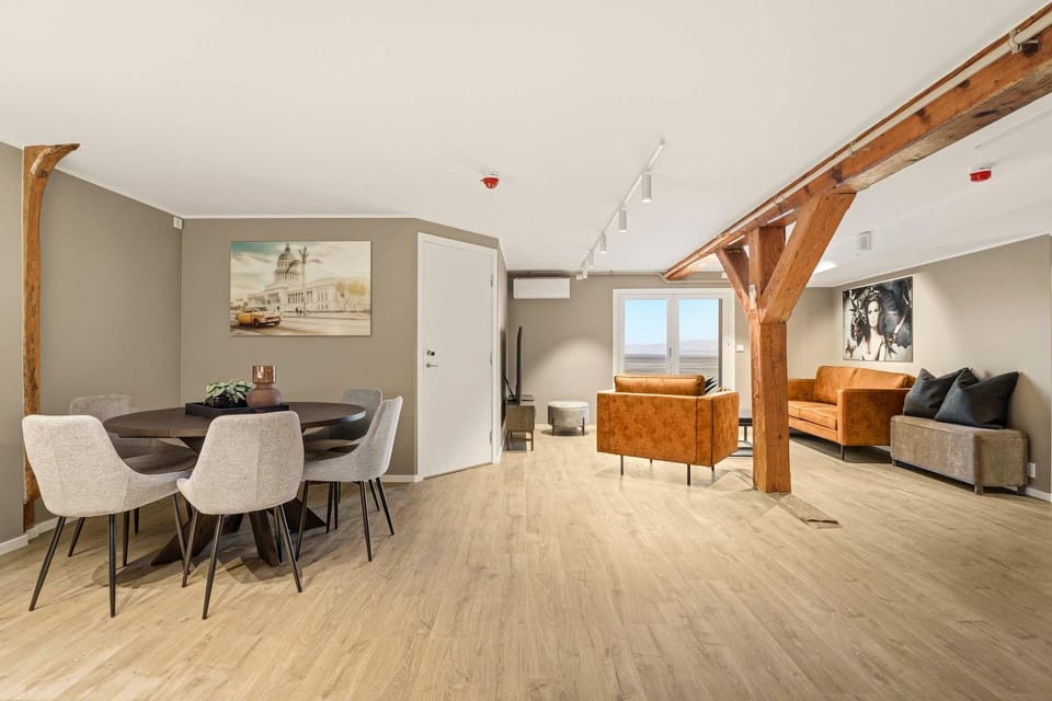 4BR Harbour with Sea View SKB17-201 Apartment in Bergen