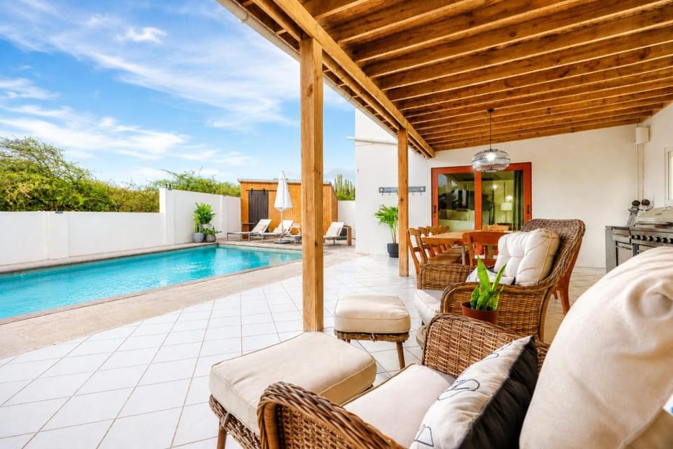 LUX 5BR Retreat with Private Pool • Bella Mia Villa Villa in Noord