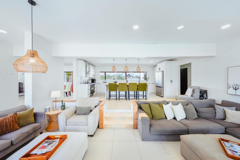LUX 5BR Retreat with Private Pool • Bella Mia Villa Villa in Noord