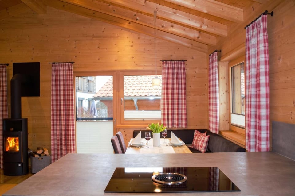Seating area, Dining area