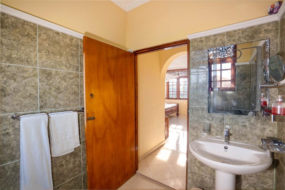 Scenery 3 Bedroom Villa in Sri Lanka Villa in Western Province