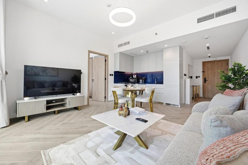 Amazing 1BR Newly Fully Furnished Business Bay Apartment in Dubai