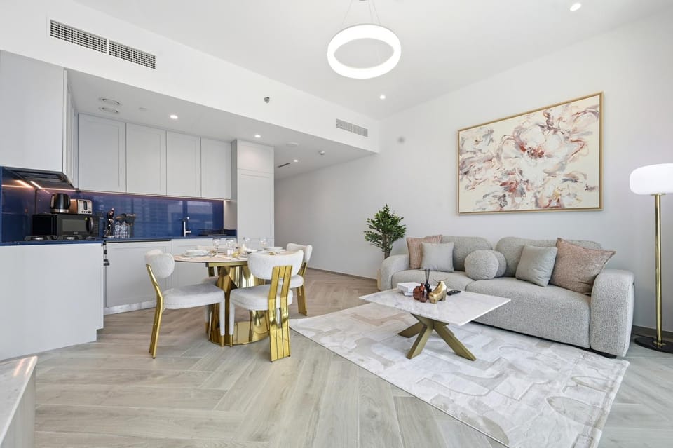 Kitchen or kitchenette, Living room, Seating area, Dining area, oven