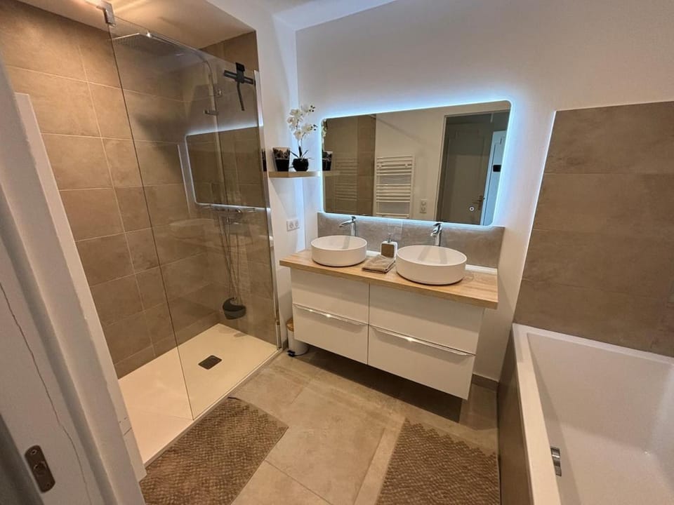 Appartement standing - vue mer panoramique Apartment in Grasse