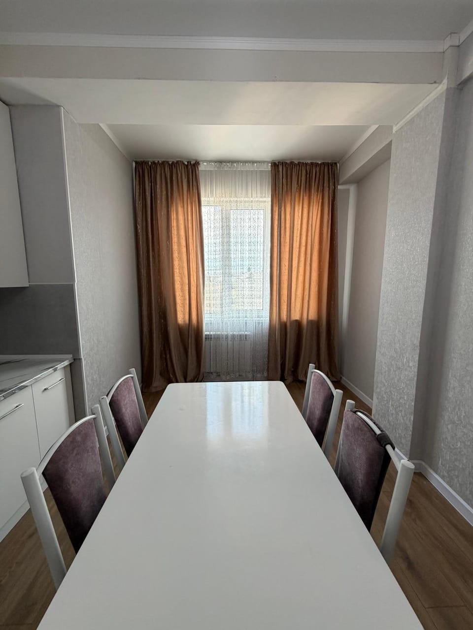 Photo of the whole room, Dining area