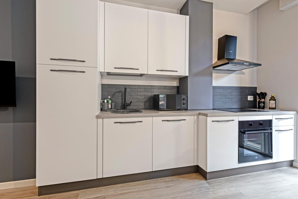 Bedroom, kitchen