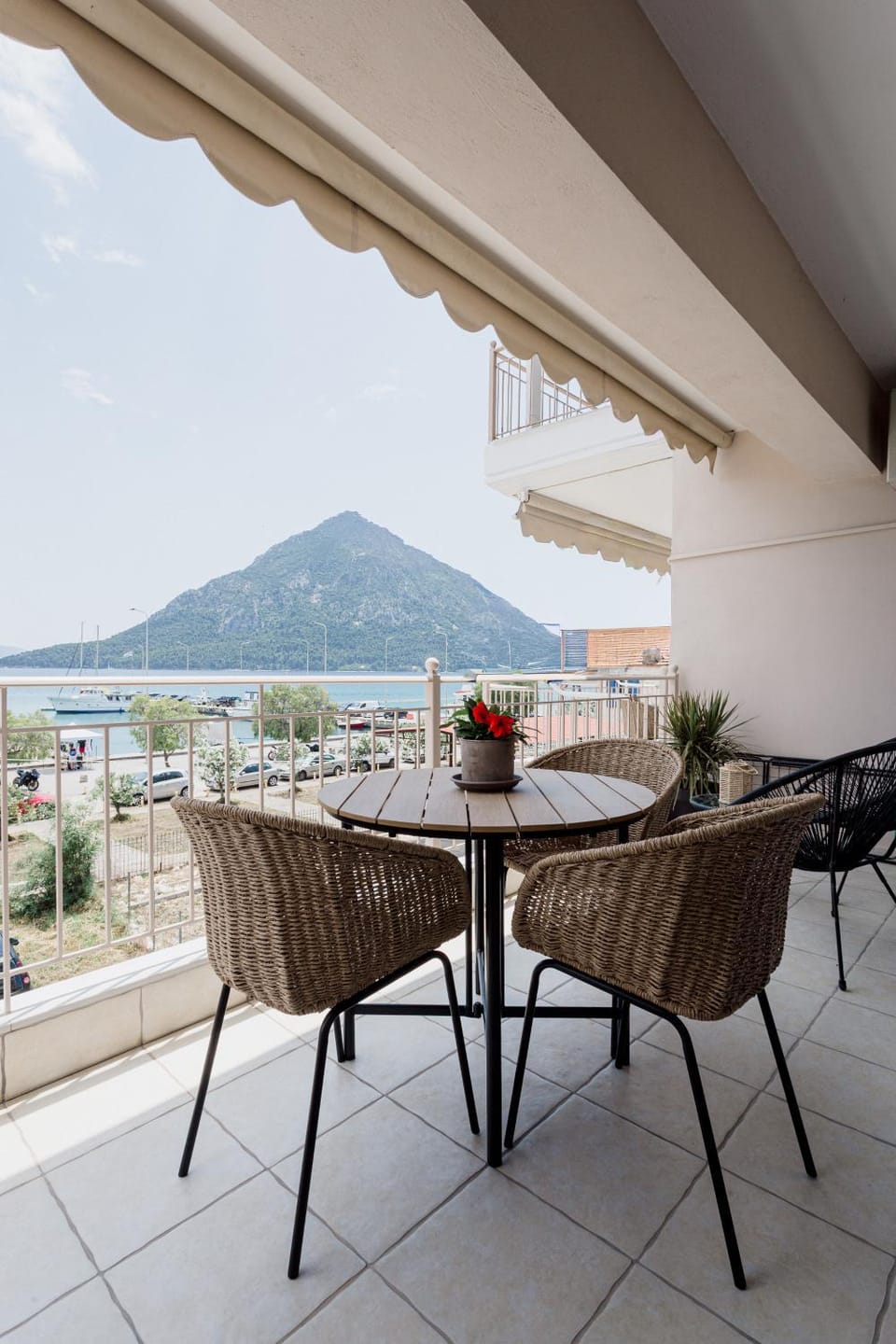 Day, Natural landscape, View (from property/room), Balcony/Terrace, Dining area, Sea view