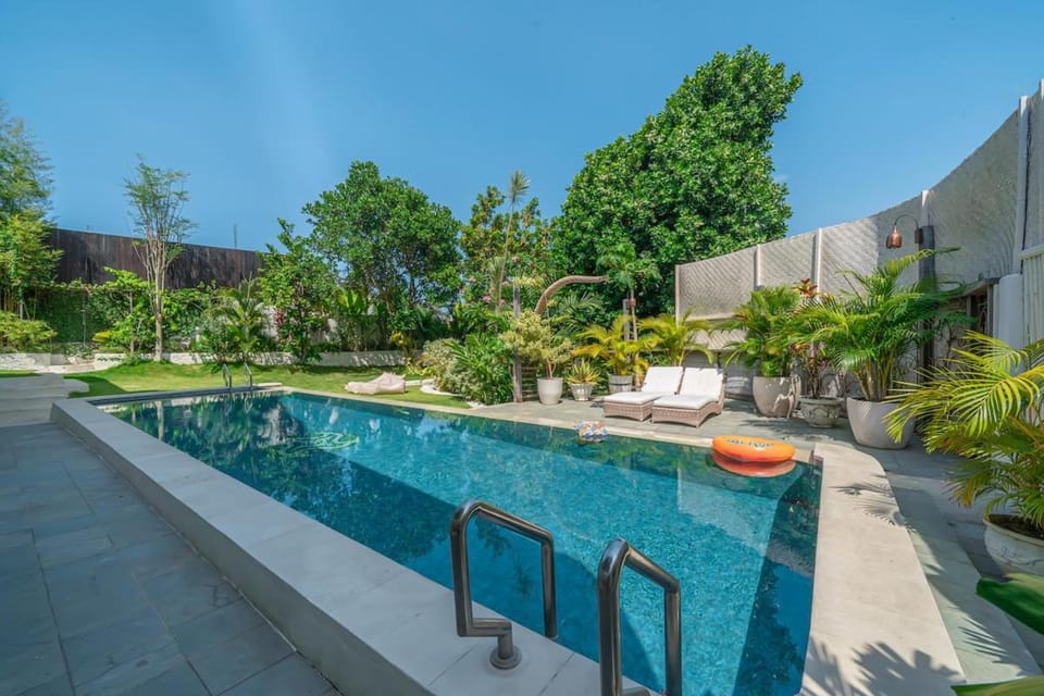 Spring, Day, Garden, Garden view, Pool view, Swimming pool, sunbed