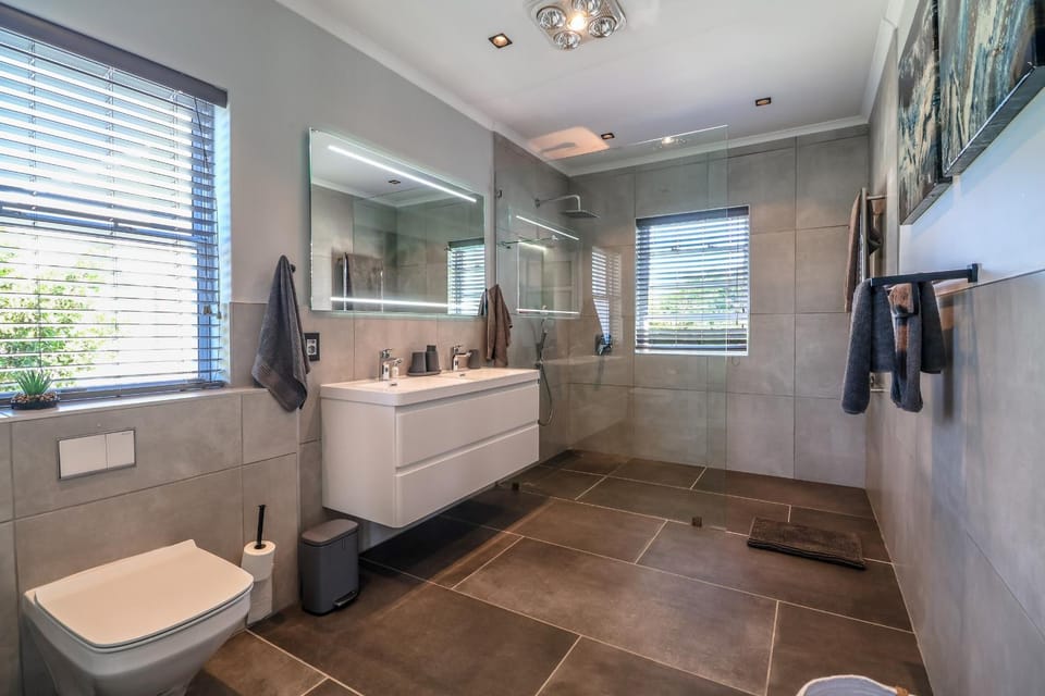 Contemporary Plantation Island - P54 House in Knysna