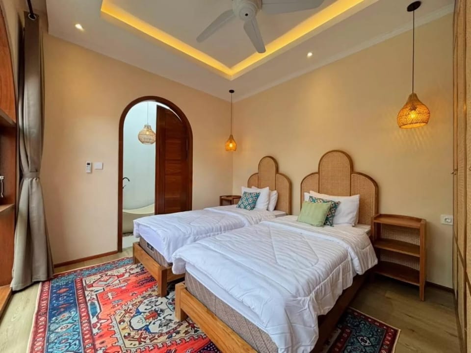 TV and multimedia, Photo of the whole room, Bedroom, fireplace, wardrobe