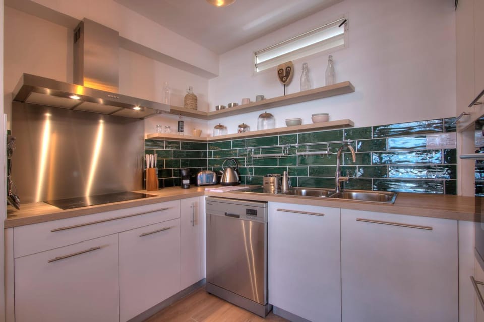 Petit Duc - AC - Patio - Wifi Apartment in Saint-Paul