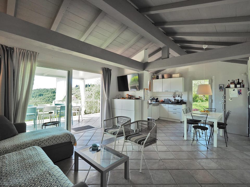 View (from property/room), Balcony/Terrace, Kitchen or kitchenette, Living room, Seating area, Dining area