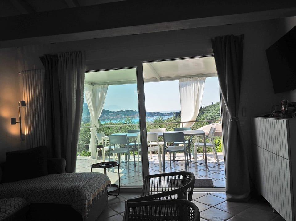 Natural landscape, View (from property/room), Balcony/Terrace, Living room, Seating area