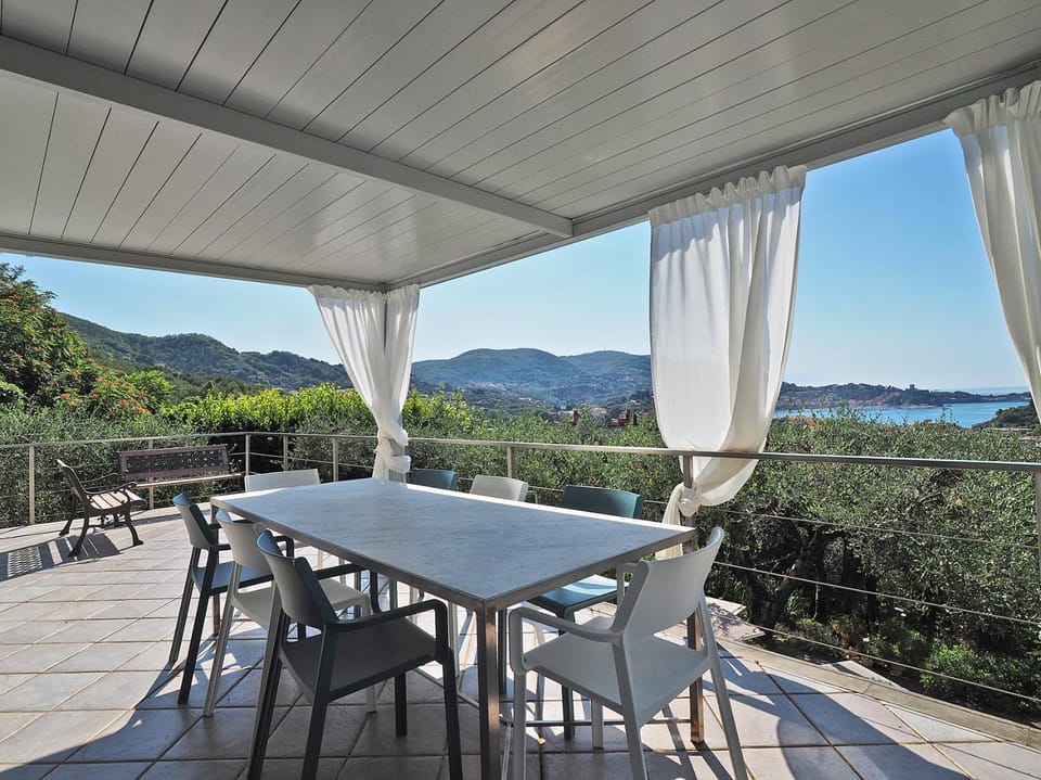 Patio, View (from property/room), Balcony/Terrace, Dining area, Sea view