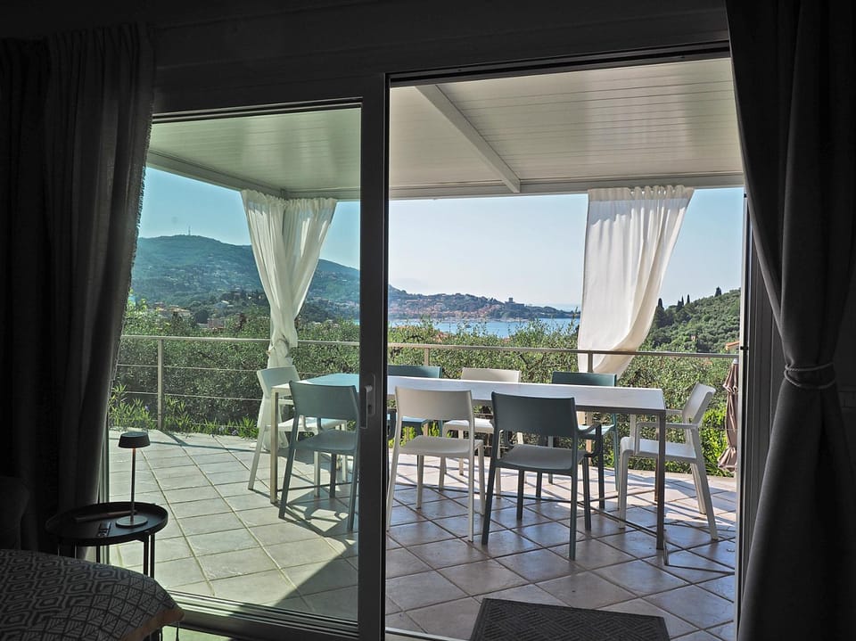Patio, View (from property/room), Balcony/Terrace, Living room, Seating area, Dining area