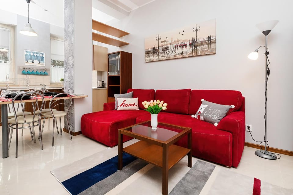 Kitchen or kitchenette, Living room, Seating area, Dining area, oven