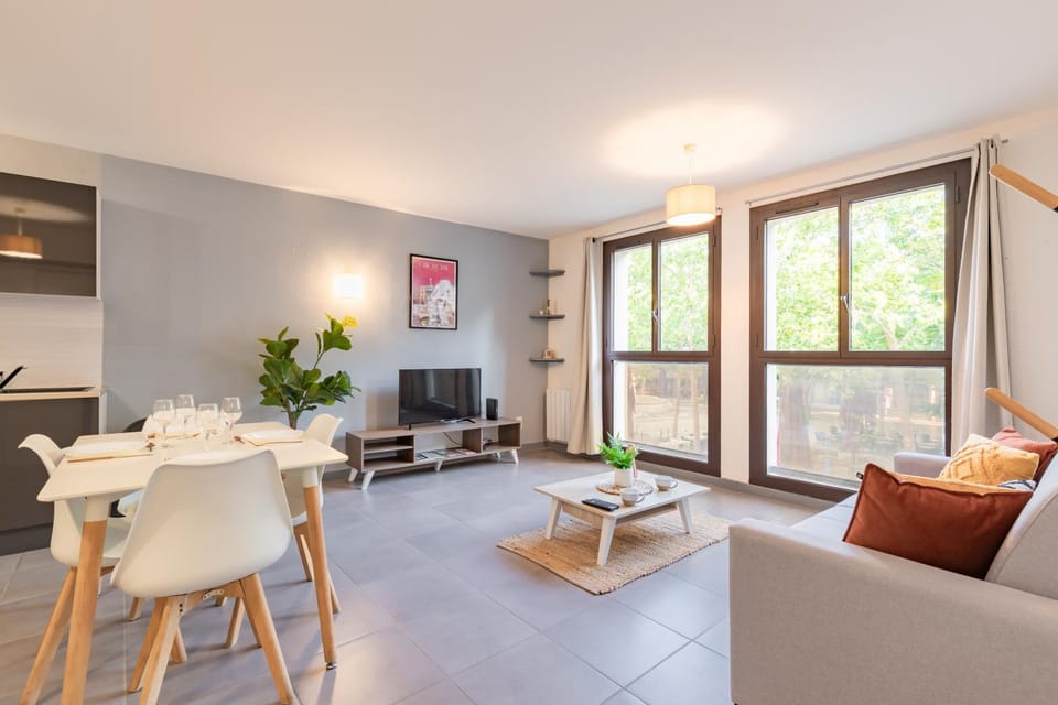 Living room, Dining area