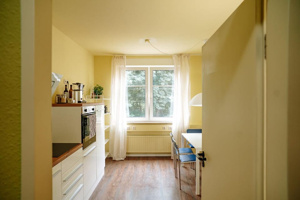 Coffee/tea facilities, Kitchen or kitchenette, oven