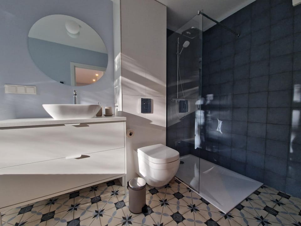 Shower, Toilet, Bathroom, Bath