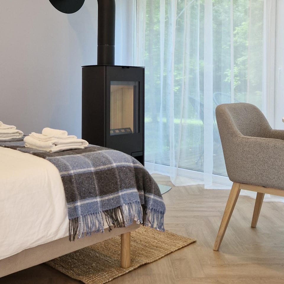 Photo of the whole room, heating