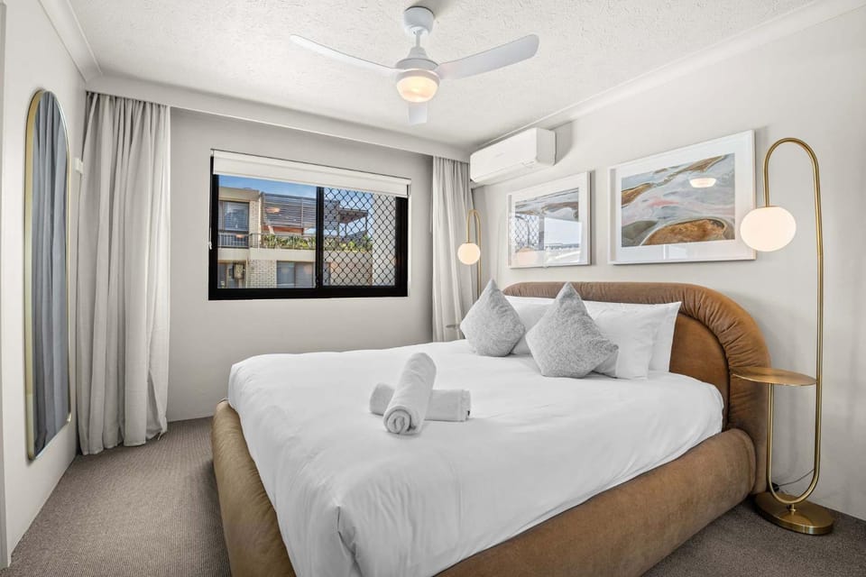 Bed, Photo of the whole room, Bedroom, internet, towels, wardrobe, air conditioner