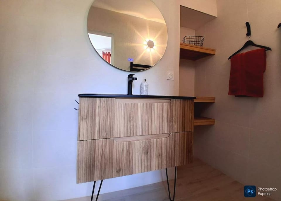 Logement entier RDC quartier historique Parthenay Apartment in Nouvelle-Aquitaine