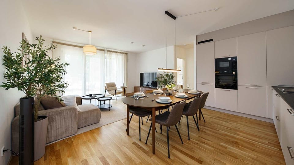 Communal lounge/ TV room, TV and multimedia, Kitchen or kitchenette, Living room, Seating area, Dining area