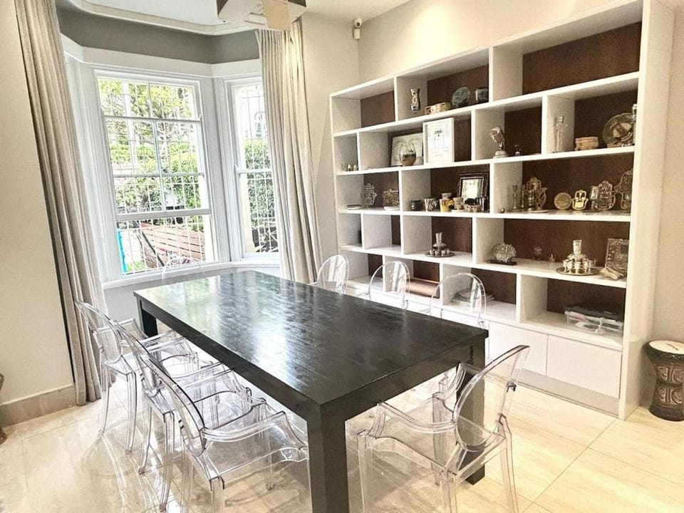 Tranquil Seapoint Family Home with Pool & Garden House in Sea Point