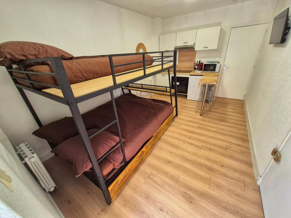 Appartement - Centre ville - Terrasse - Ménage, draps, serviettes inclus - Apartment in Carcassonne