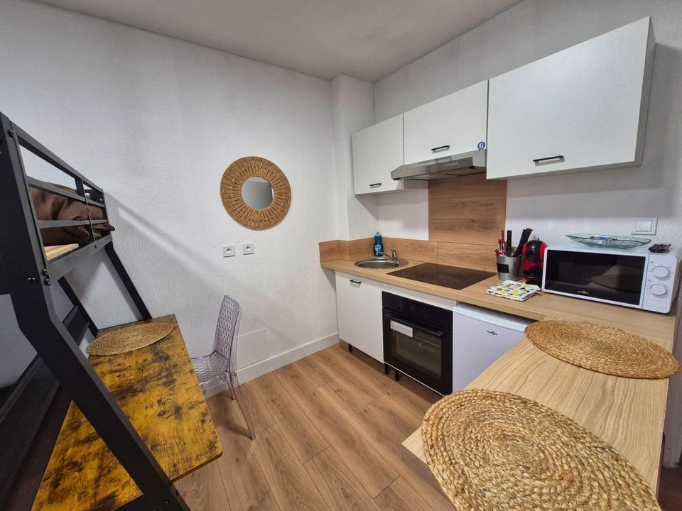 Appartement - Centre ville - Terrasse - Ménage, draps, serviettes inclus - Apartment in Carcassonne