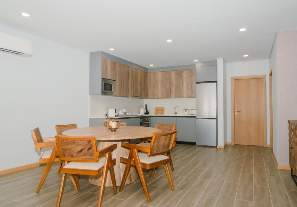 Property building, Kitchen or kitchenette, Living room