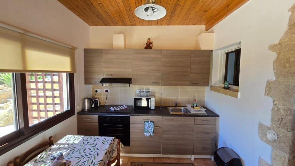 Secluded Garden Studio Apartment in Tala