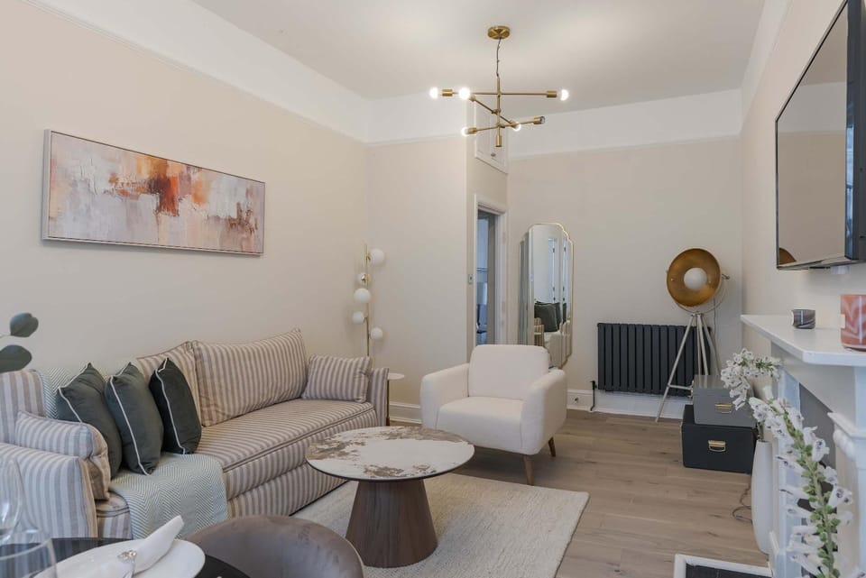 Charming 1BR Near Hyde Park & Paddington Apartment in City of Westminster