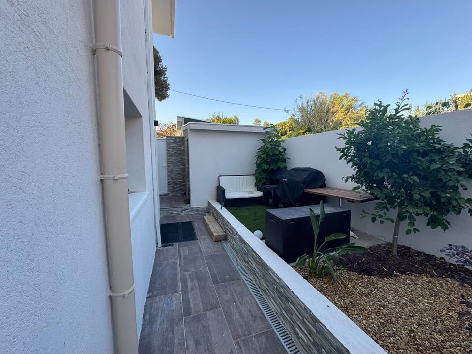 sanary/vue mer/plage/jacuzzi/3 chambres/parking Apartment in Sanary-sur-Mer