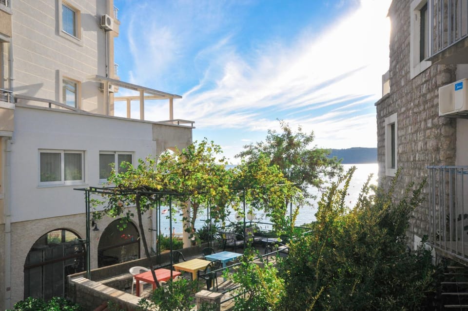 Garden view, Sea view