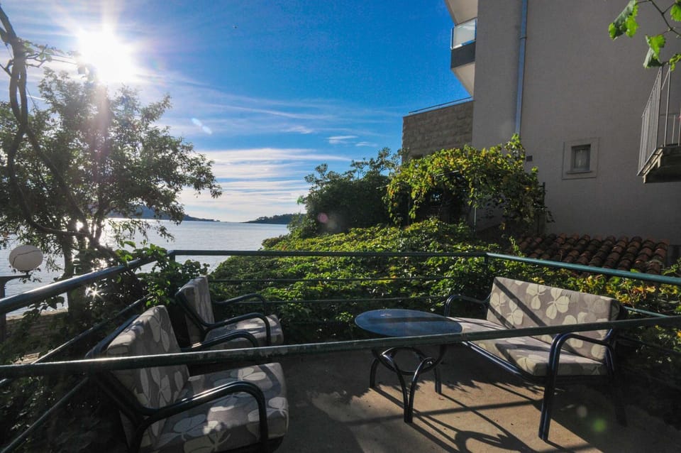Garden, Seating area, Sea view