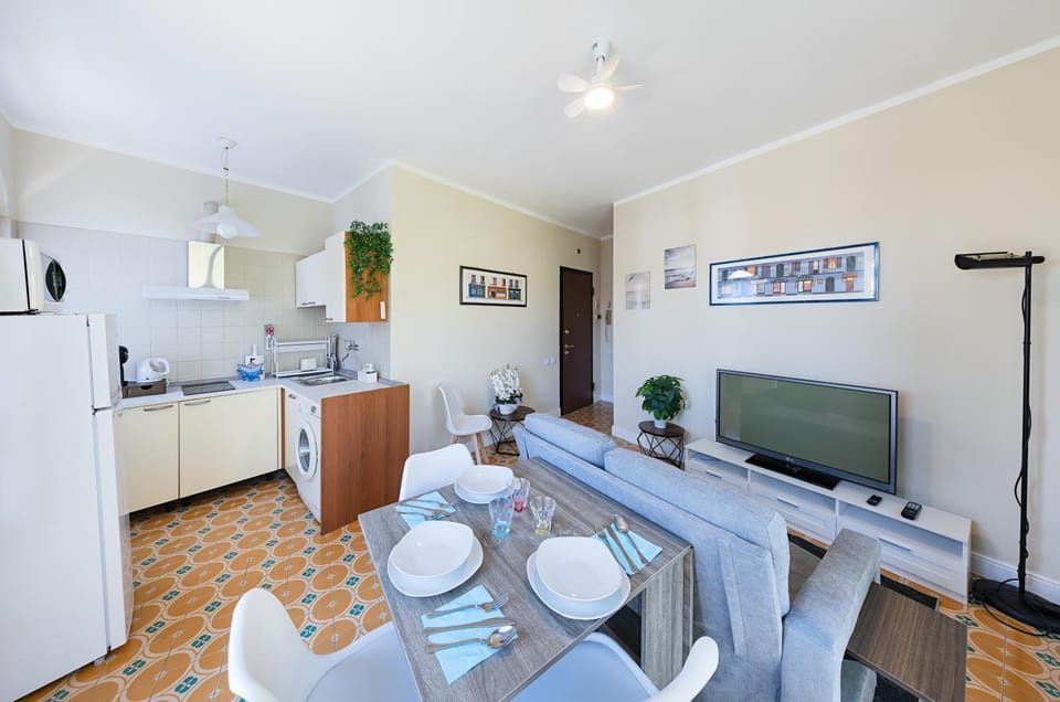 Communal lounge/ TV room, kitchen