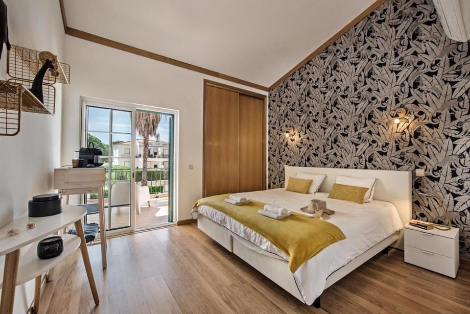 Bedroom, air conditioner