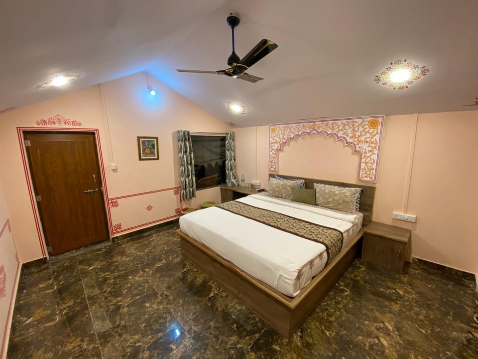 Bed, Photo of the whole room, Bedroom, air conditioner