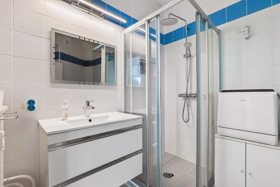 Cozy 1BR flat with balcony - 5 min to tram station Apartment in Nice