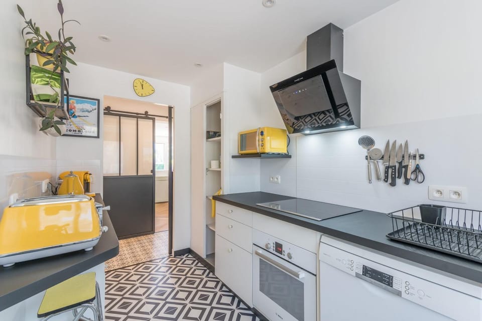 Kitchen or kitchenette