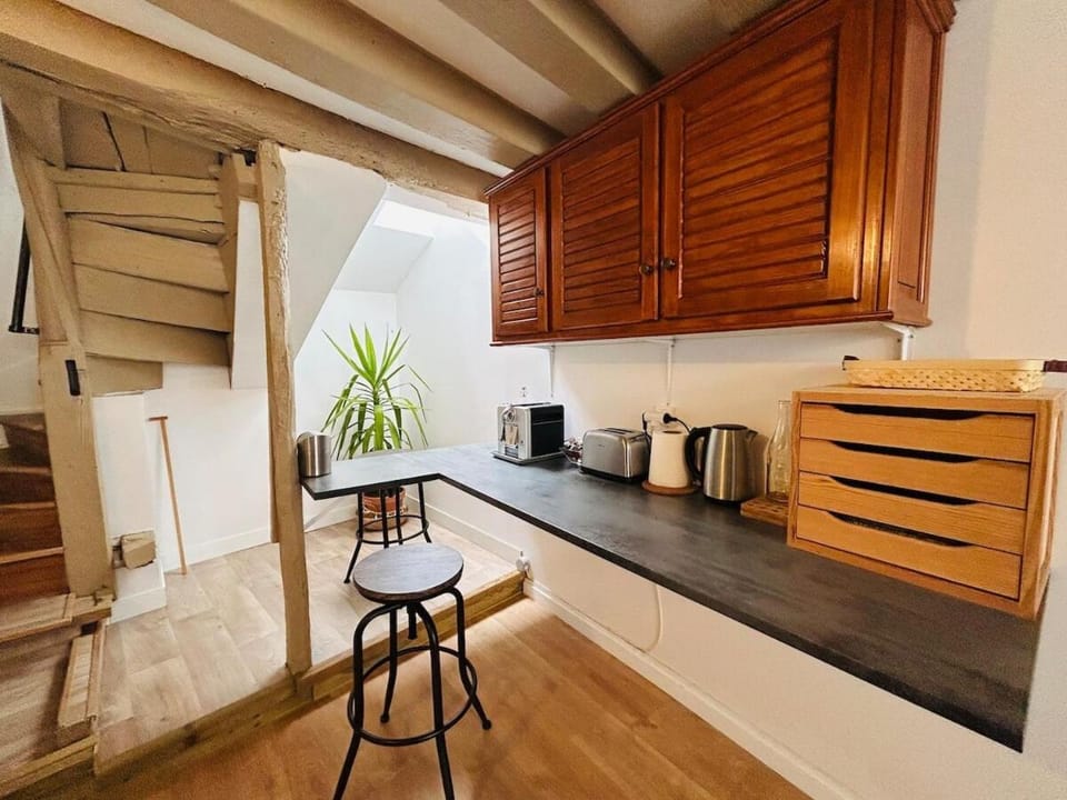 Kitchen or kitchenette