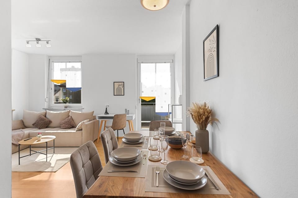 Dining area, Food