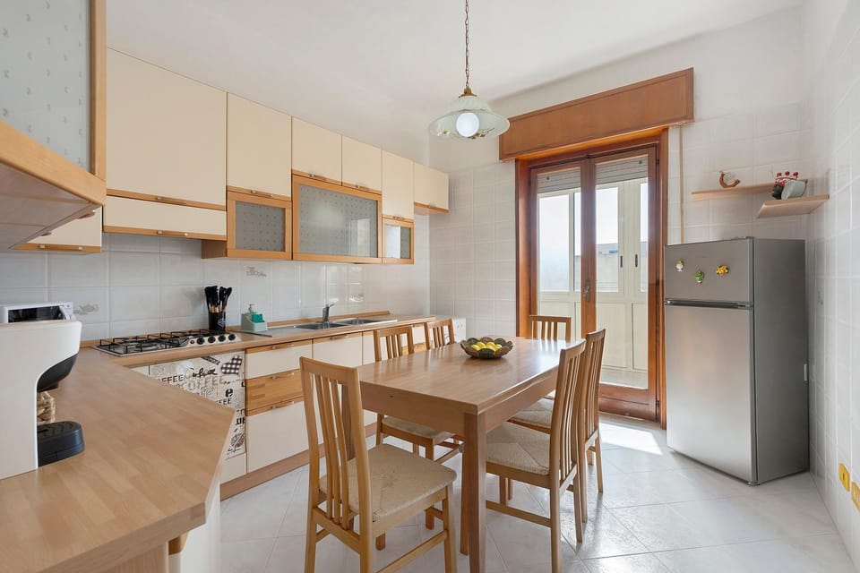 Property building, Kitchen or kitchenette, Living room
